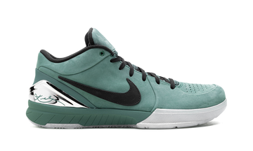 NIKE KOBE 4 PROTRO GIRL DAD — Stock