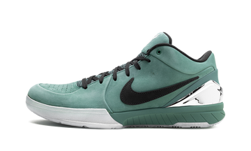 NIKE KOBE 4 PROTRO GIRL DAD — Stock