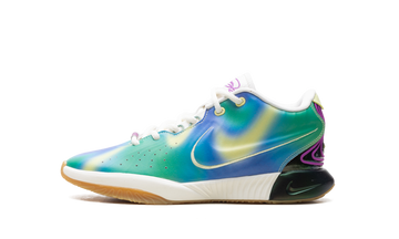 NIKE LEBRON 21 SE MOVIE NIGHT GS — Stock