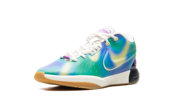 NIKE LEBRON 21 SE MOVIE NIGHT GS — Stock