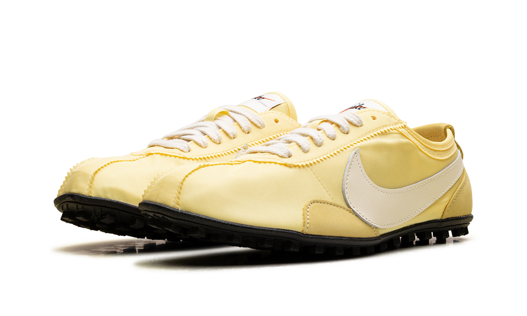 NIKE MOON SHOE SOFT YELLOW (WOMEN&