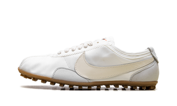 NIKE MOON SHOE WHITE SOFT PEARL GUM (WOMEN'S) — Stock