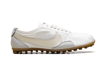 NIKE MOON SHOE WHITE SOFT PEARL GUM (WOMEN'S) — Stock