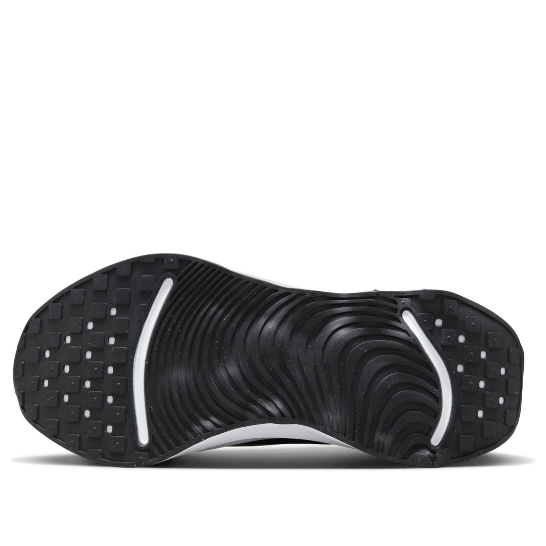 NIKE MOTIVA BLACK WHITE