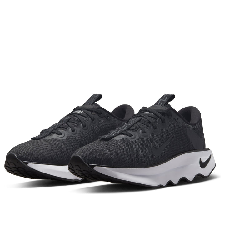 NIKE MOTIVA BLACK WHITE WOMENS