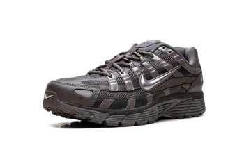 NIKE P-6000 'CAVE STONE METALLIC SILVER' — Stock