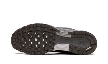 NIKE P-6000 'CAVE STONE METALLIC SILVER' — Stock