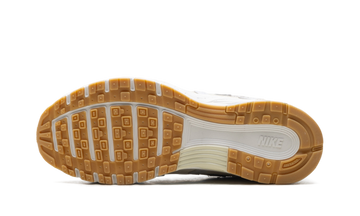 NIKE P-6000 WMNS 'PHOTON DUST LIGHT KHAKI' — Stock