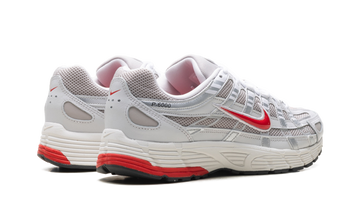 NIKE P-6000 COLLEGE GREY FIRE RED