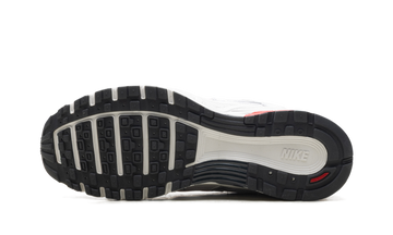 NIKE P-6000 COLLEGE GREY FIRE RED