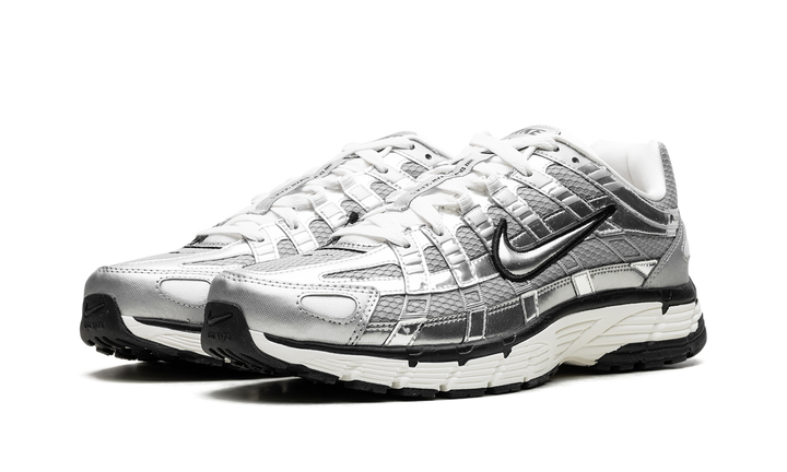 NIKE P-6000 METALLIC SILVER