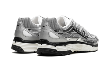 NIKE P-6000 METALLIC SILVER — Stock