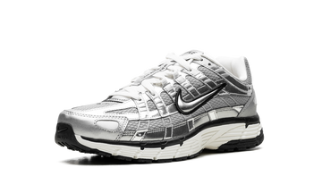 NIKE P-6000 METALLIC SILVER — Stock