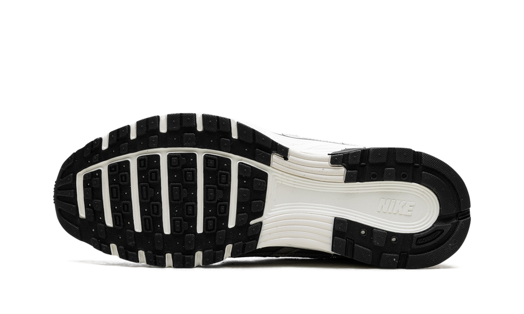 NIKE P-6000 METALLIC SILVER