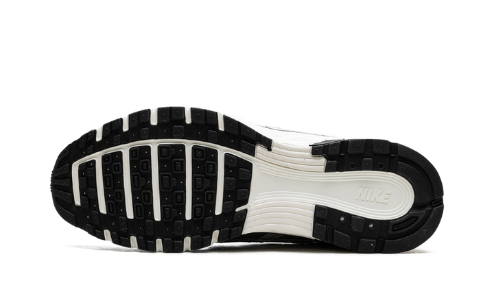 NIKE P-6000 METALLIC SILVER