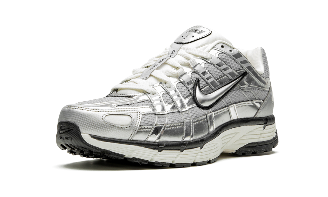 NIKE P-6000 METALLIC SILVER