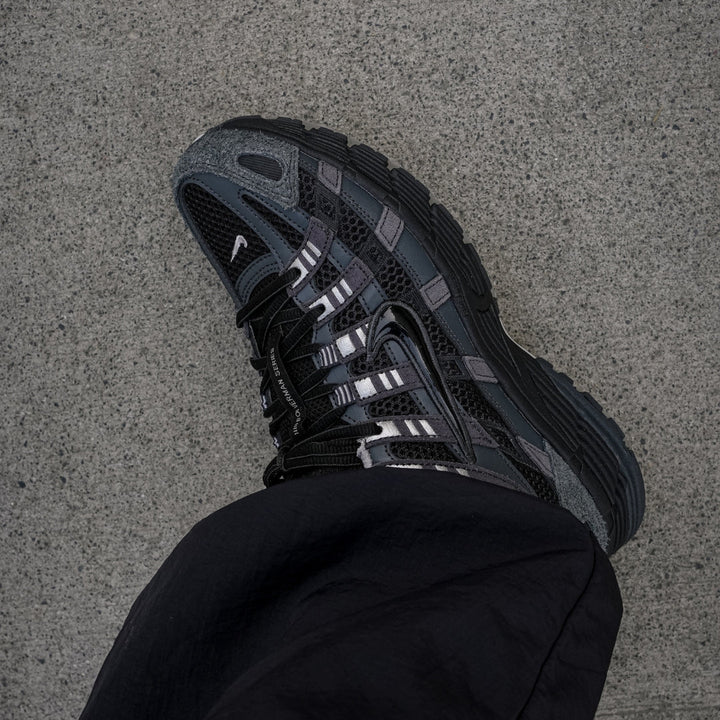 NIKE P-6000 SUEDE ANTHRACITE METALLIC SILVER