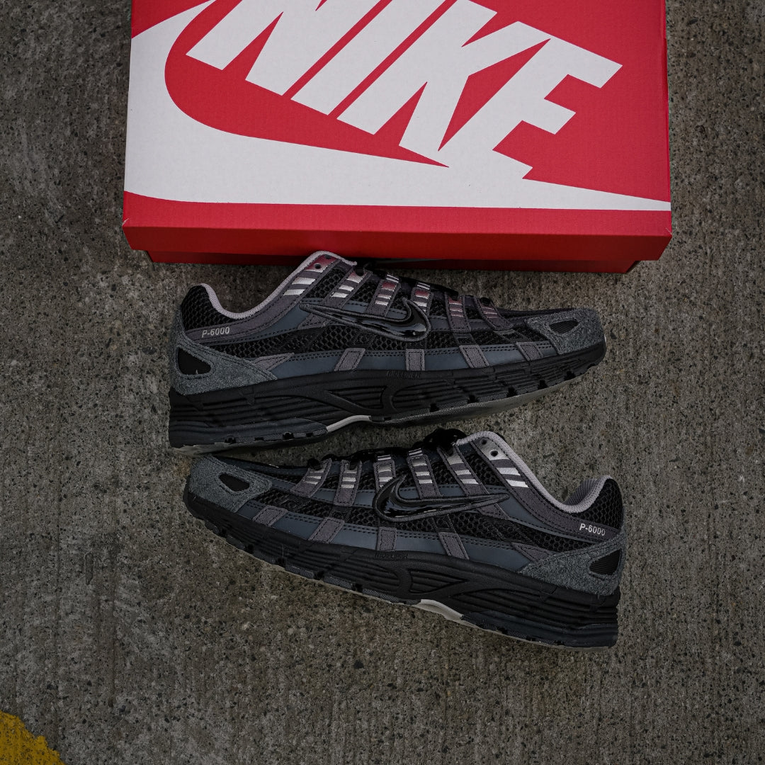 NIKE P-6000 SUEDE ANTHRACITE METALLIC SILVER