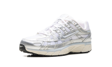 NIKE P-6000 WHITE BLUE TINT SAIL METALLIC SILVER (WOMEN'S) — Stock