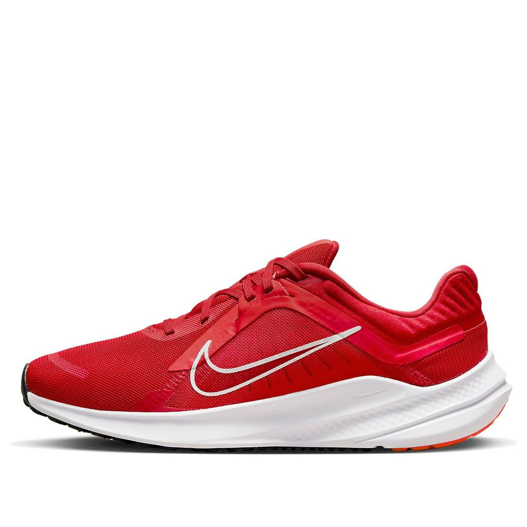 NIKE QUEST 5 &