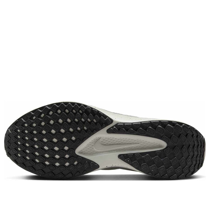 NIKE QUEST 6 LIGHT IRON ORE FLAT PEWTER BLACK