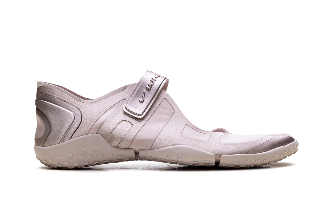 NIKE RIFT SATIN SKIMS SILT RED WOMENS — Stock 