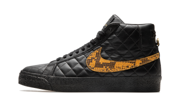 NIKE SB BLAZER MID X SUPREME BLACK — Stock