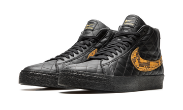 NIKE SB BLAZER MID X SUPREME BLACK — Stock