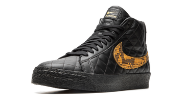 NIKE SB BLAZER MID X SUPREME BLACK — Stock