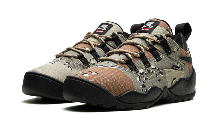 NIKE SB DARWIN LOW SUPREME DESERT CAMO — Stock 