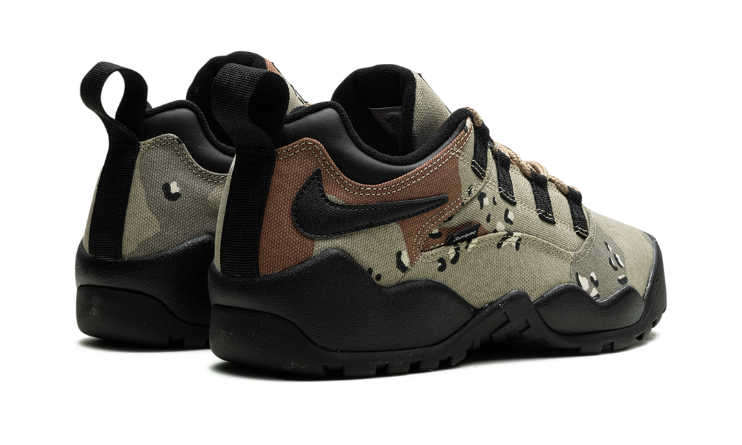 NIKE SB DARWIN LOW SUPREME DESERT CAMO — Stock 