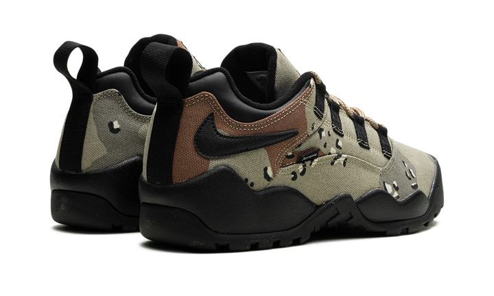 NIKE SB DARWIN LOW SUPREME DESERT CAMO — Stock 