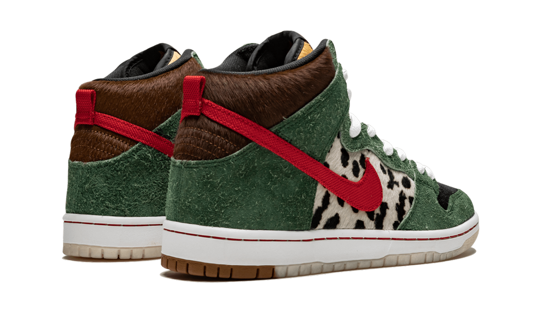 NIKE SB DUNK HIGH DOG WALKER