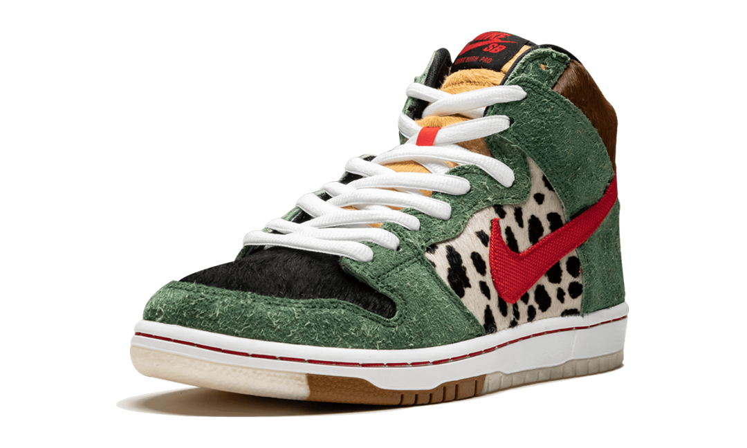 NIKE SB DUNK HIGH DOG WALKER