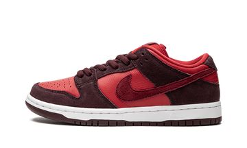 NIKE SB DUNK LOW CHERRY — Stock