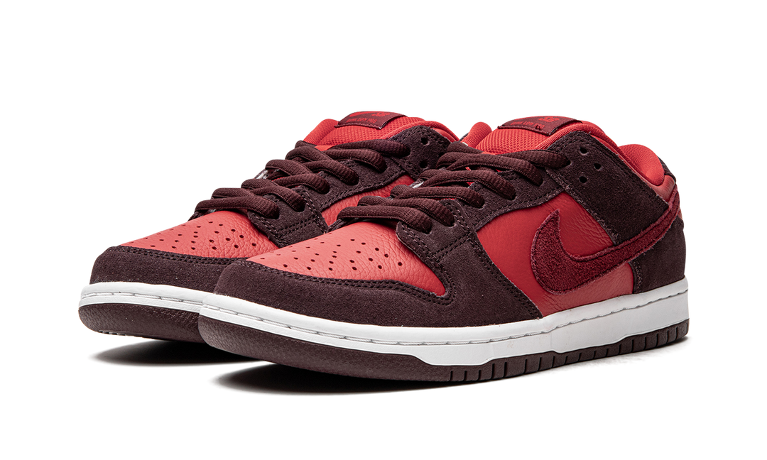 NIKE SB DUNK LOW CHERRY