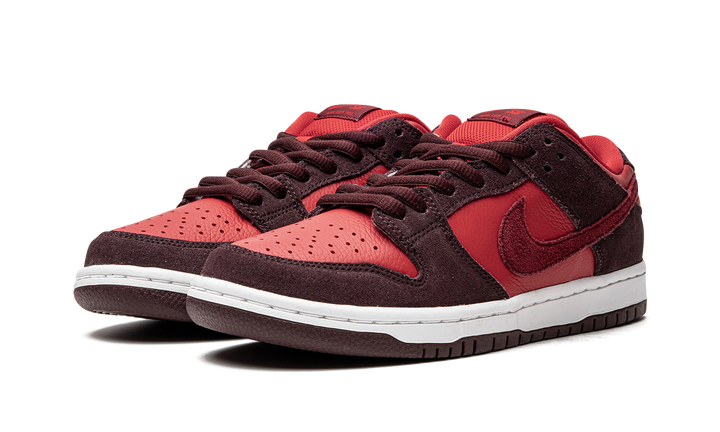 NIKE SB DUNK LOW CHERRY