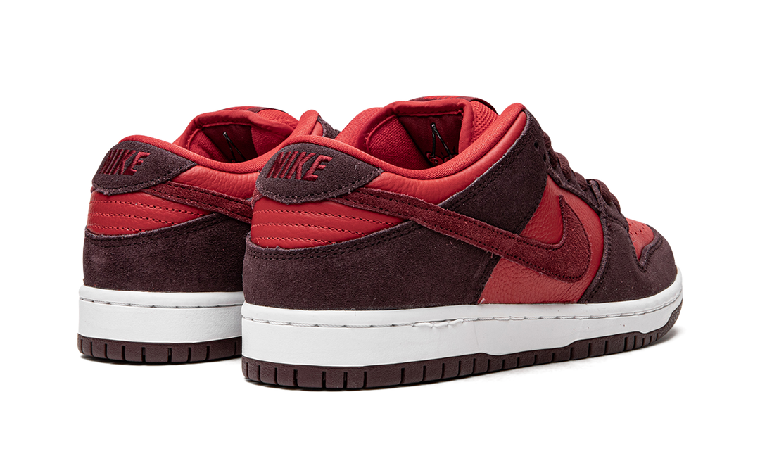 NIKE SB DUNK LOW CHERRY