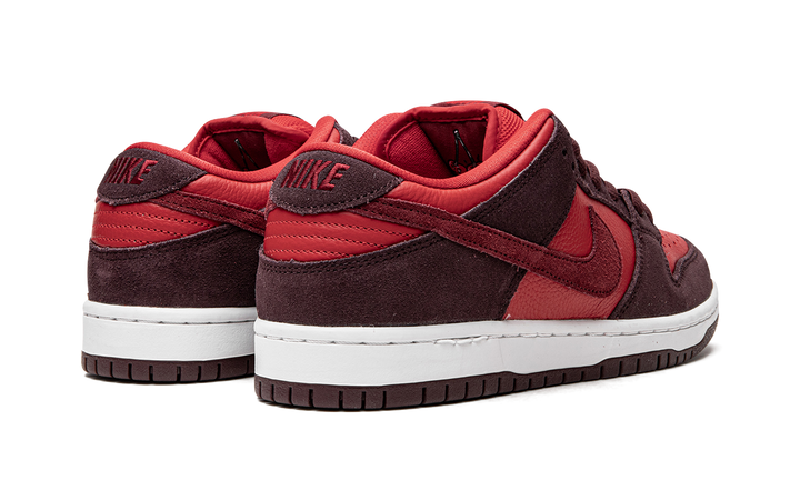 NIKE SB DUNK LOW CHERRY