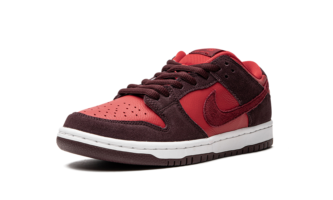 NIKE SB DUNK LOW CHERRY