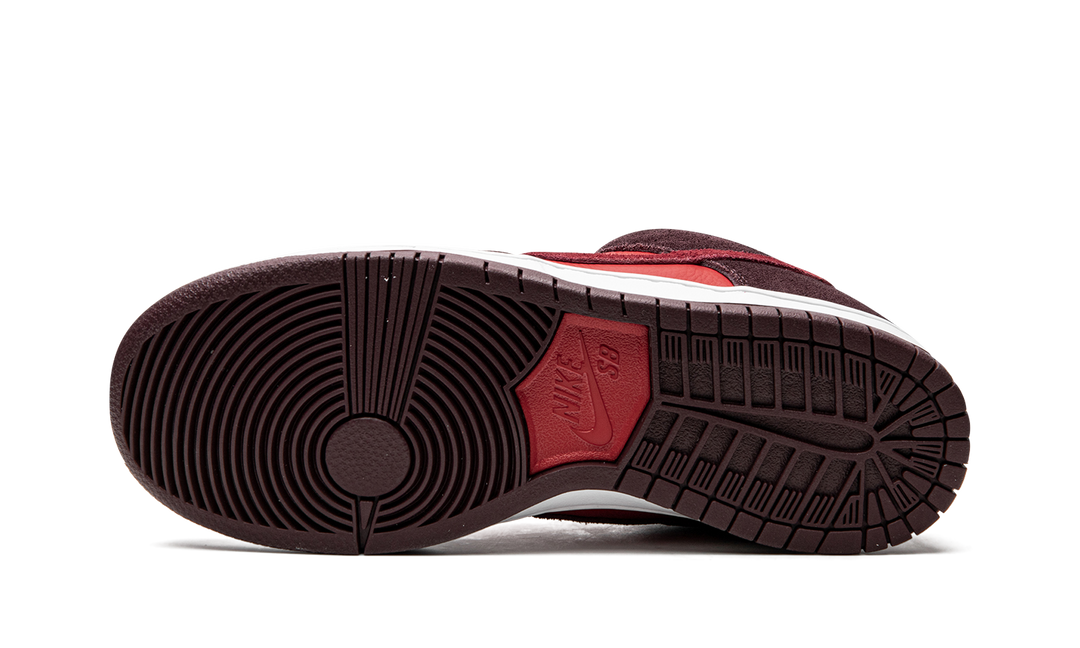 NIKE SB DUNK LOW CHERRY