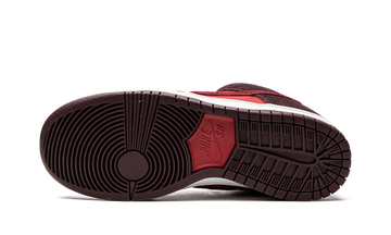 NIKE SB DUNK LOW CHERRY — Stock