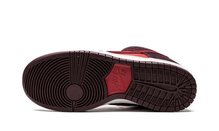 NIKE SB DUNK LOW CHERRY