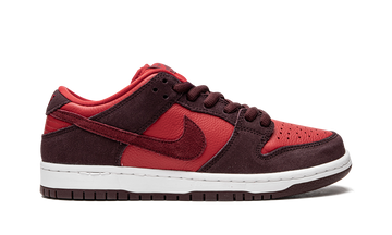 NIKE SB DUNK LOW CHERRY — Stock