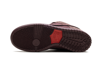 NIKE SB DUNK LOW CITY OF LOVE BURGUNDY CRUSH — Stock