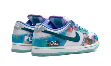 NIKE SB DUNK LOW FUTURA LABORATORIES BLEACHED AQUA — Stock