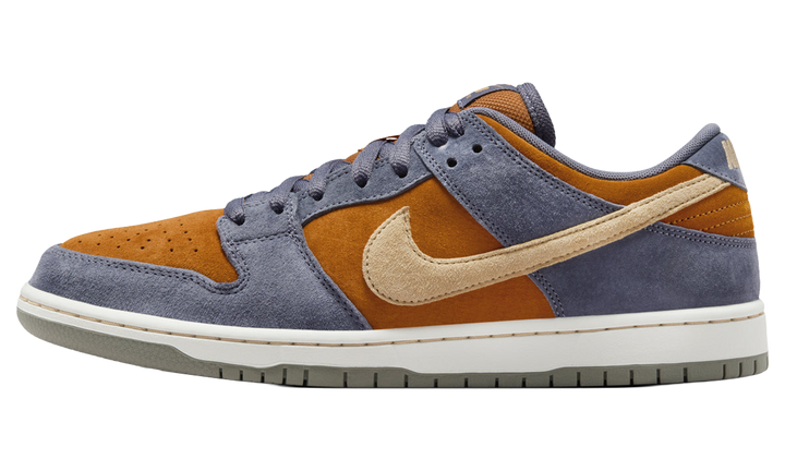NIKE SB DUNK LOW LIGHT CARBON MONARCH — Stock 