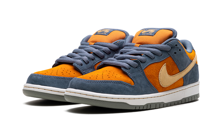 NIKE SB DUNK LOW LIGHT CARBON MONARCH — Stock 
