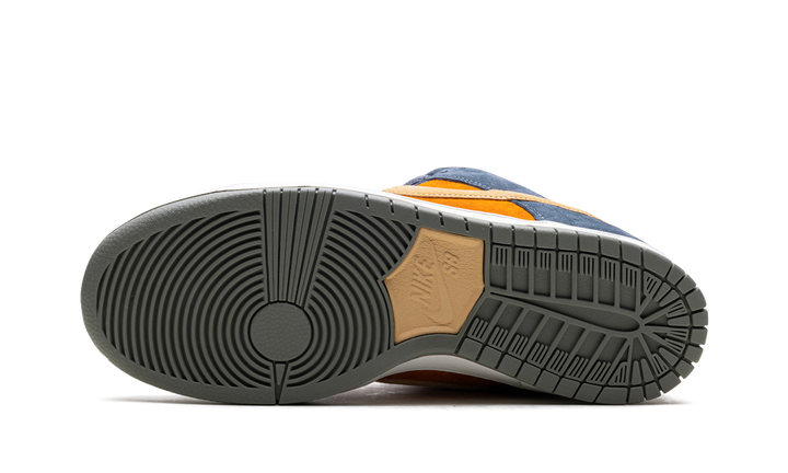 NIKE SB DUNK LOW LIGHT CARBON MONARCH — Stock 