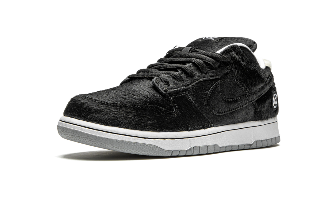 NIKE SB DUNK LOW MEDICOM TOY